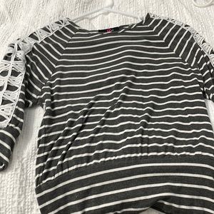 Girls Short Flowy butterfly ribbed shirt